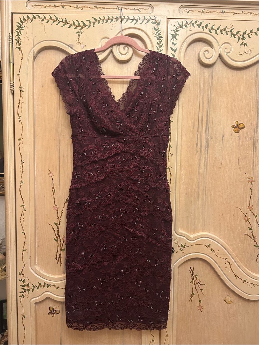 MARINA Lace Sequined Midi Dress in Burgundy. Size 8